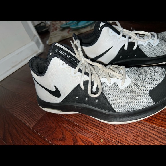 Nike AIR VERSITILE 3 'WHITE BLACK - Mens Size 11.5 - Picture 2 of 11
